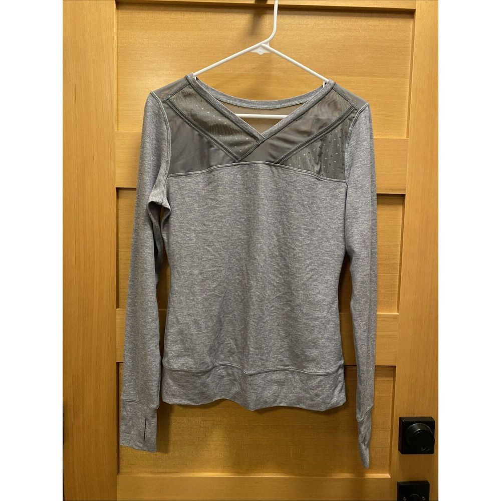 Lululemon Shirt Womens Gray Just Breathe Long Sleeve V Neck‎ SEE MEASUREMENTS